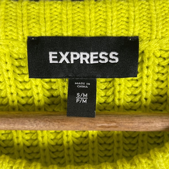 Express Women's Knit Sweater Size S/M Yellow White Ombre Striped Casual Pullover - Picture 3 of 7